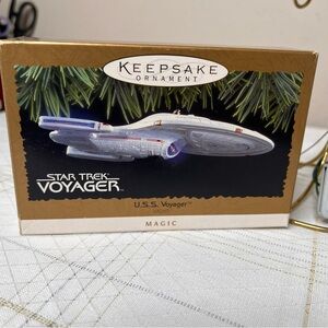 Star Trek Hallmark Keepsake Ornament - USS Voyager (1996)